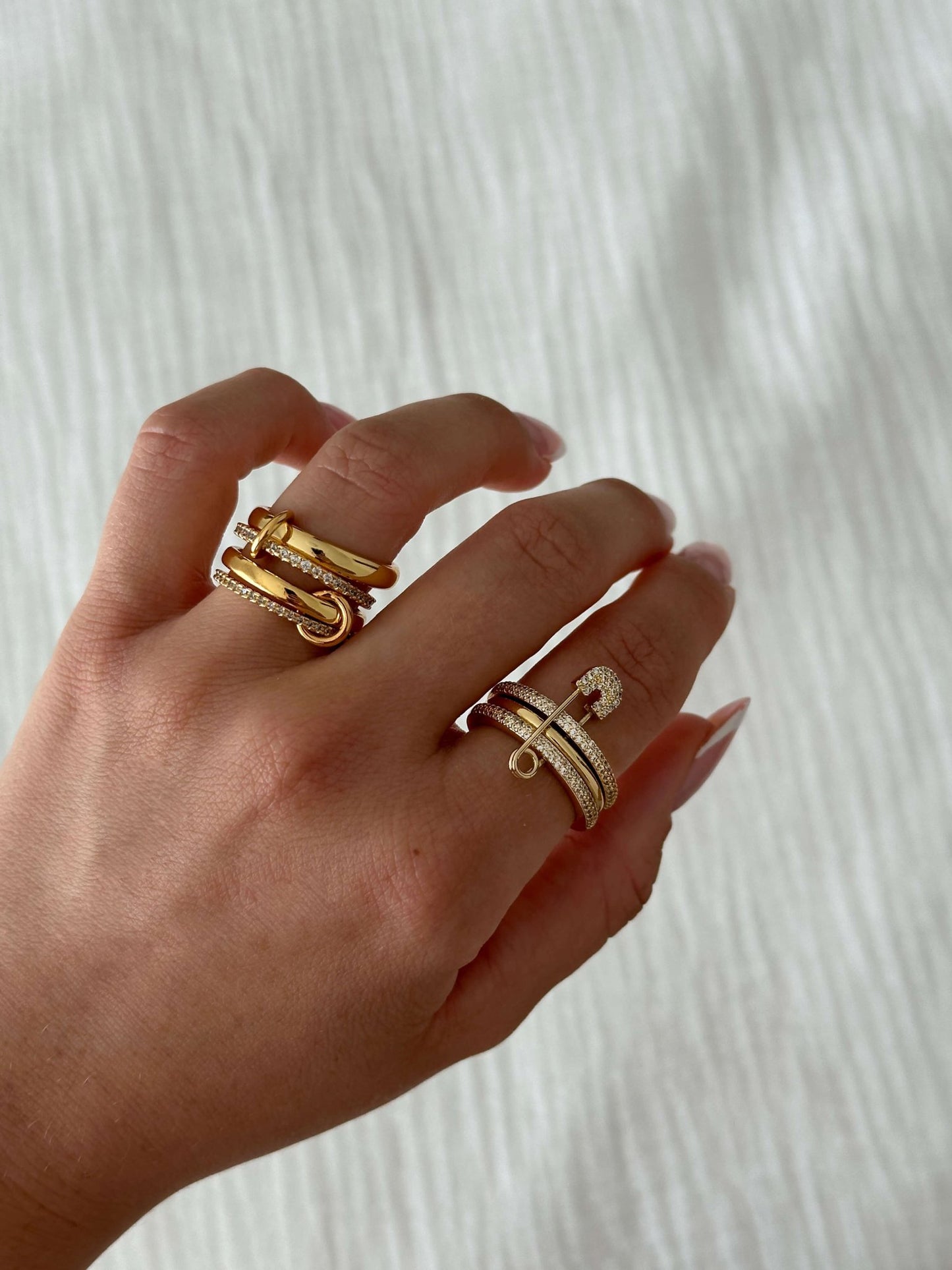 ZEYA - Monica Pinned Sparkle Band Ring