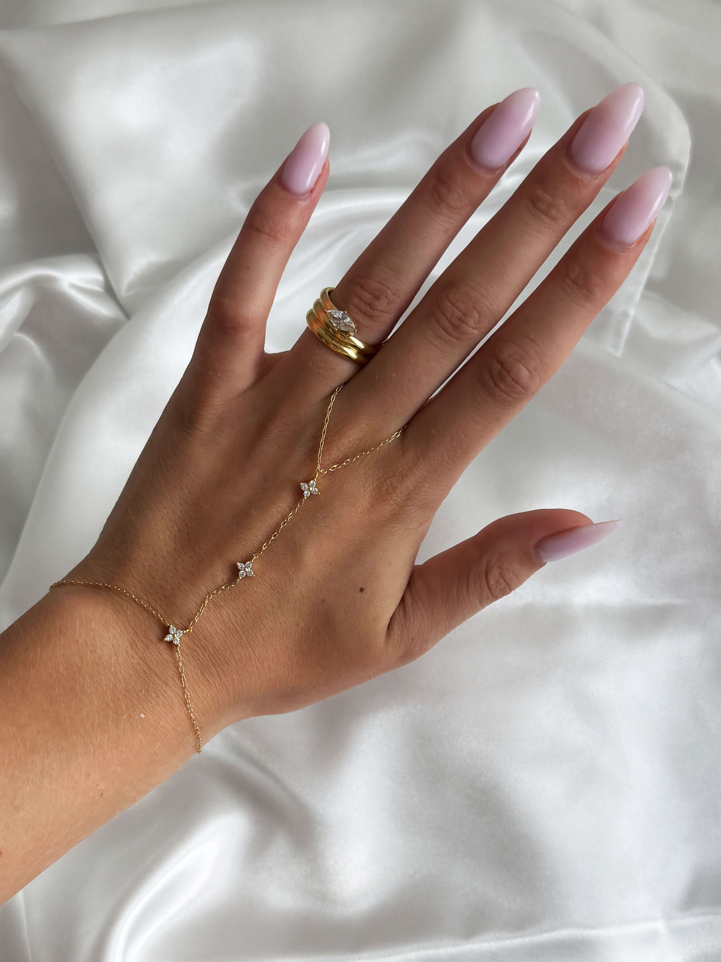 Cora Spark Handchain - ZEYA