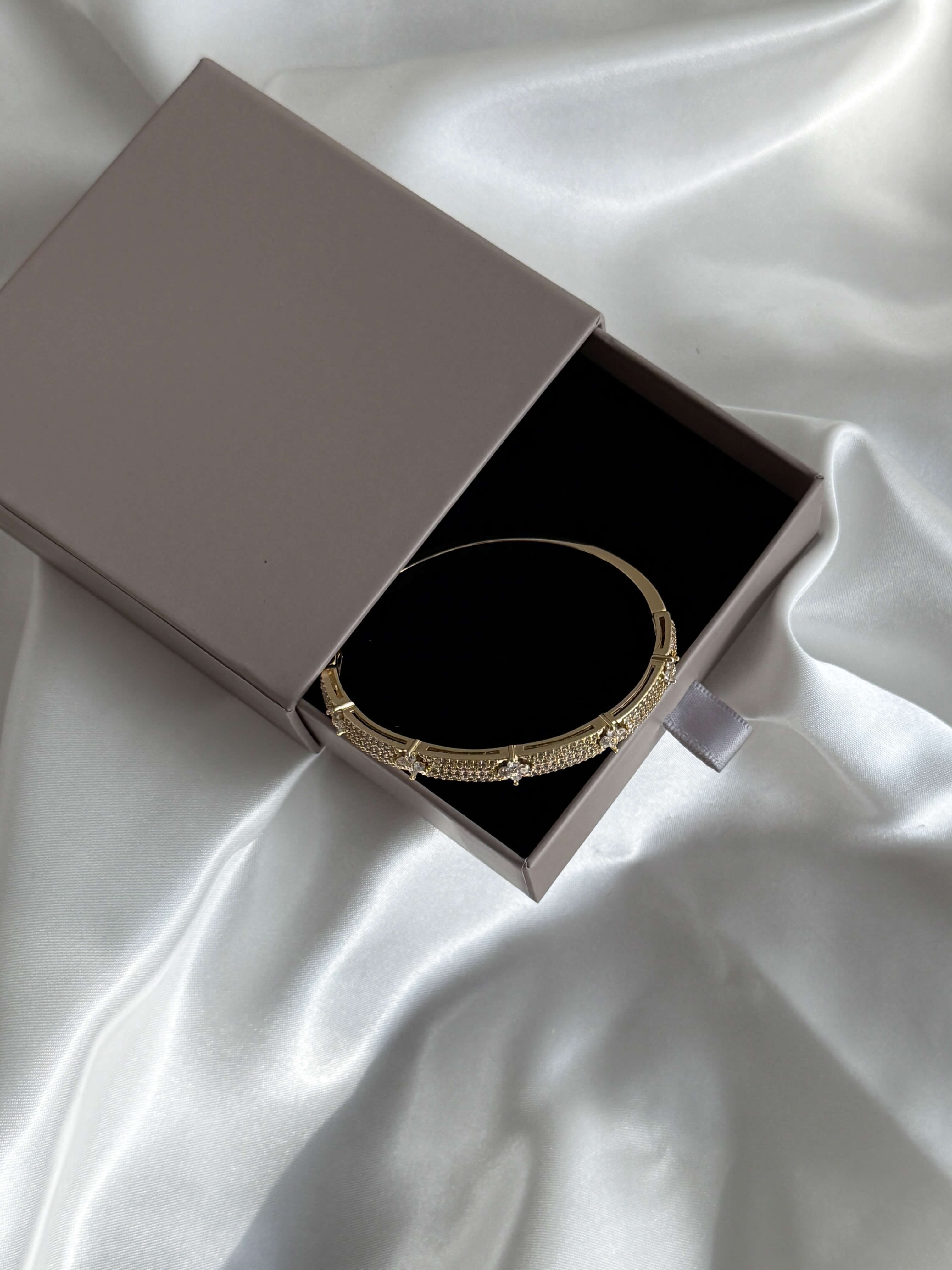 Camille Cuff - ZEYA